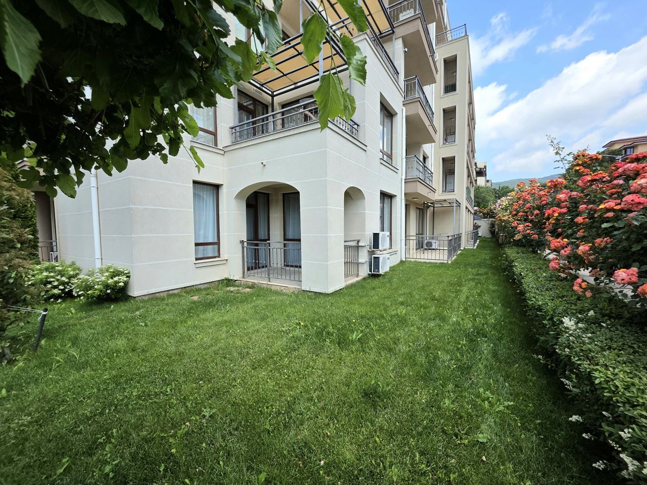 Sea Comfort with a Private Garden – One-Bedroom Apartment Just Steps from the Beach in Sveti Vlas