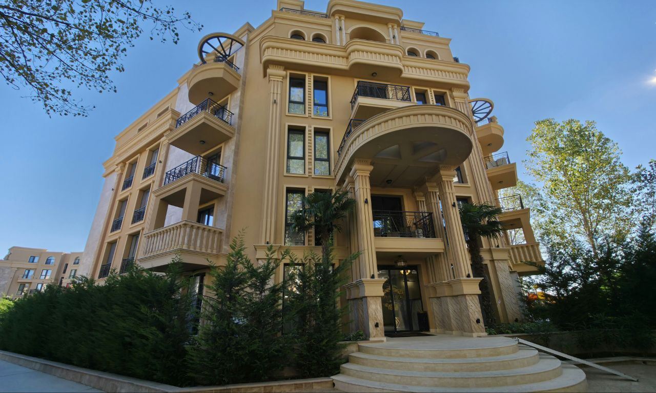 Three-room Apartment with a Large Panoramic Terrace in a Stylish Complex in Sunny Beach