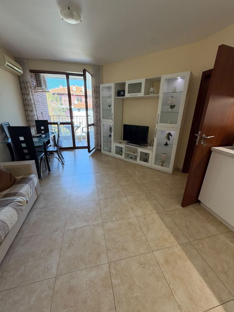 Ready-to-live-in apartment with two bedrooms in a nice complex in Nessebar
