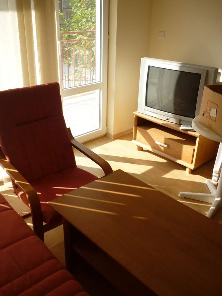 Fully Furnished One-Bedroom Apartment on the Beachfront with Sea View in Elenite