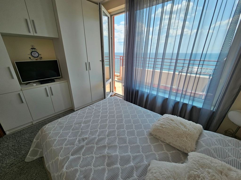 Luxury panoramic apartment on the first line of the sea with two bedrooms and an enormous terrace