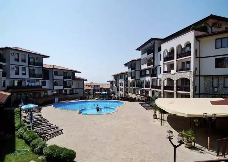 First-Line Apartment in Sveti Vlas – Stylish Property Near the Beach and Marina Dinevi Yacht Port