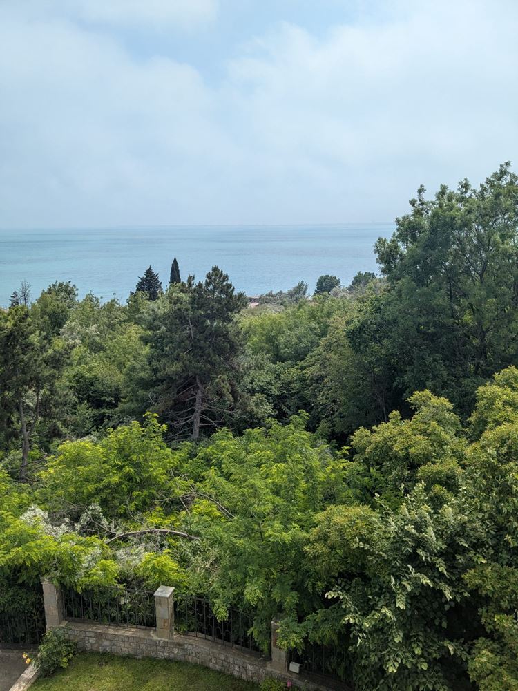 Spacious apartment with two bedrooms and frontal sea panorama in a residential complex in Ravda