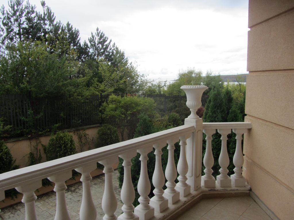 First line to Butamyata Beach! Furnished one-bedroom apartment with partial sea view in Sinemorets