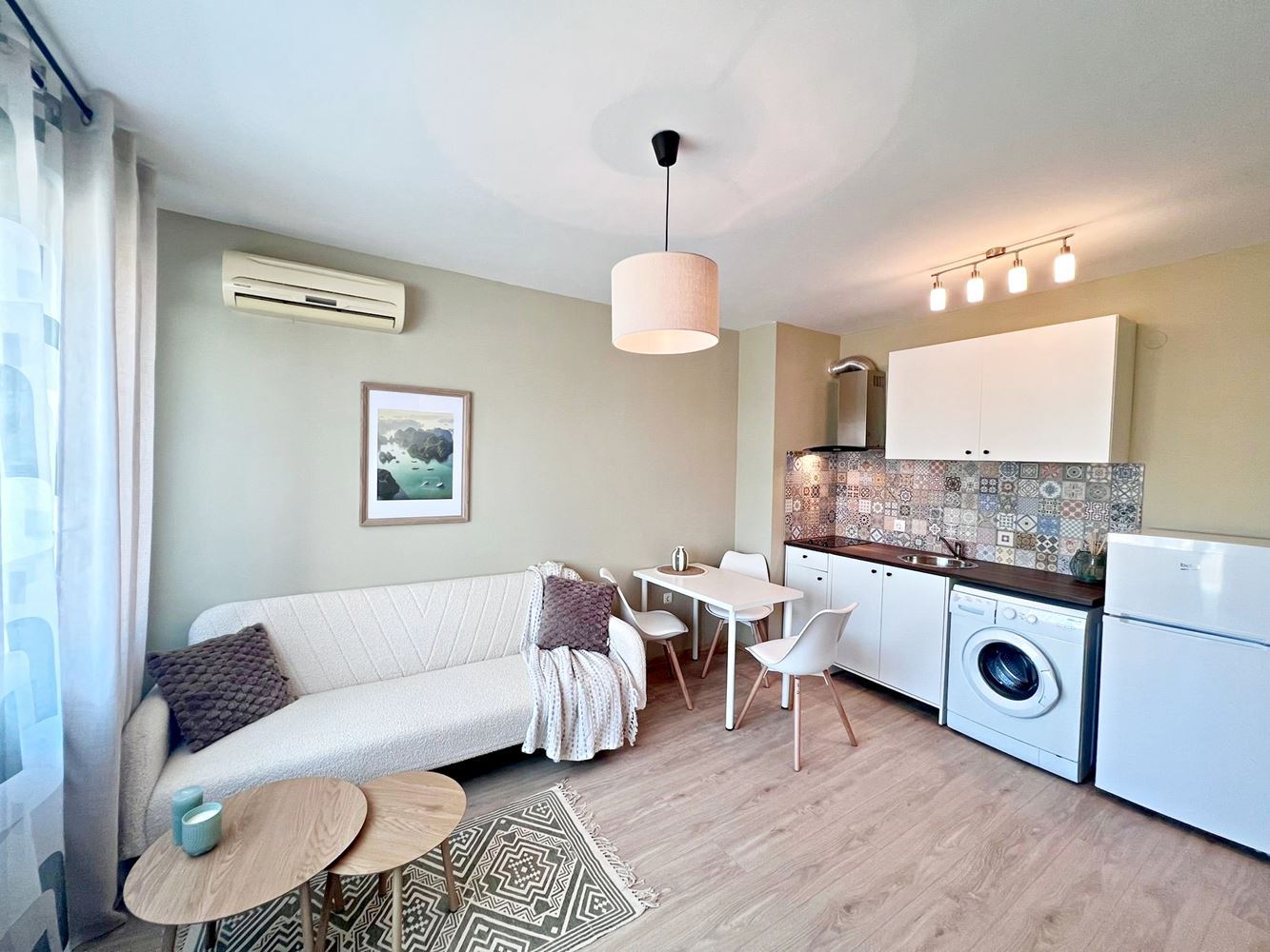 Stylish one-bedroom apartment with low maintenance fee in an excellent complex in Sunny Beach – ready to move in or for investment