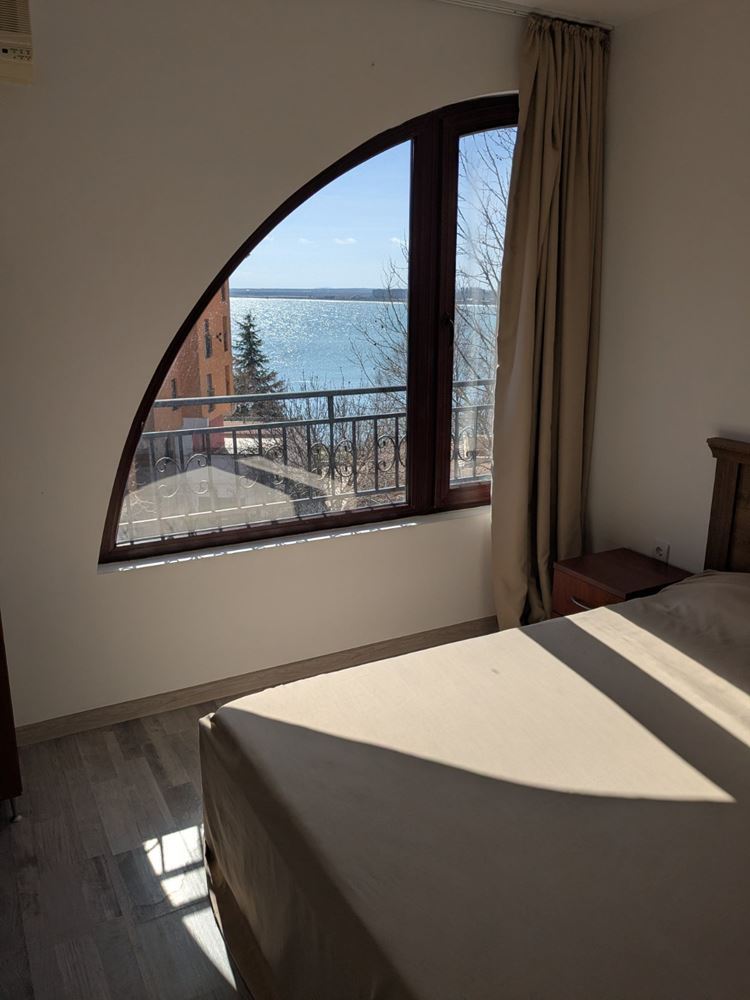 One-bedroom apartment with direct sea view in a luxury first-line complex in Aheloy