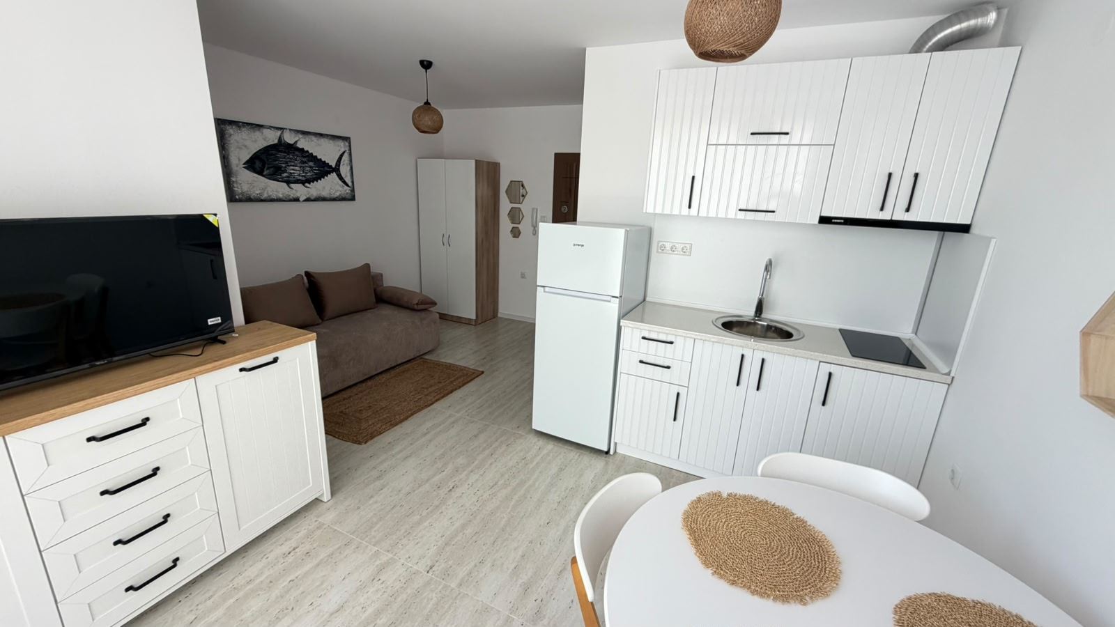 Beautiful spacious studio with sea view only 100 m from the beach in Sveti Vlas
