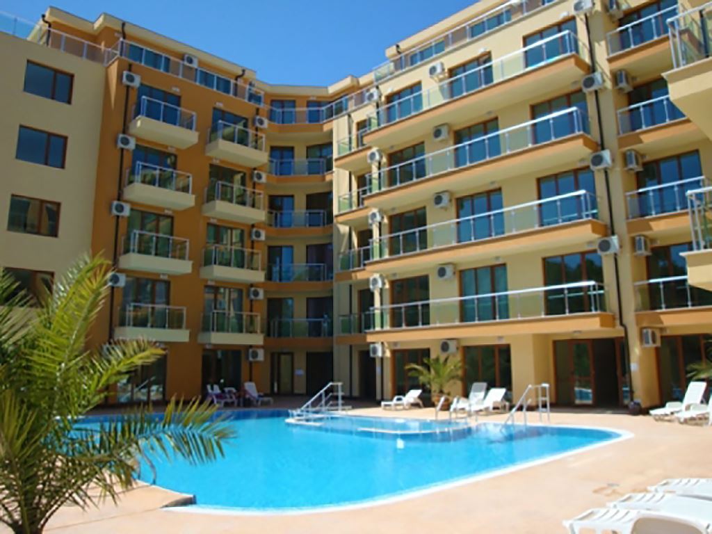 Spacious Studio with Impressive Panoramic Terrace in Sunny Beach