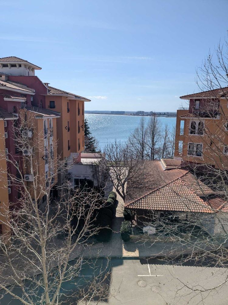 One-bedroom apartment with direct sea view in a luxury first-line complex in Aheloy