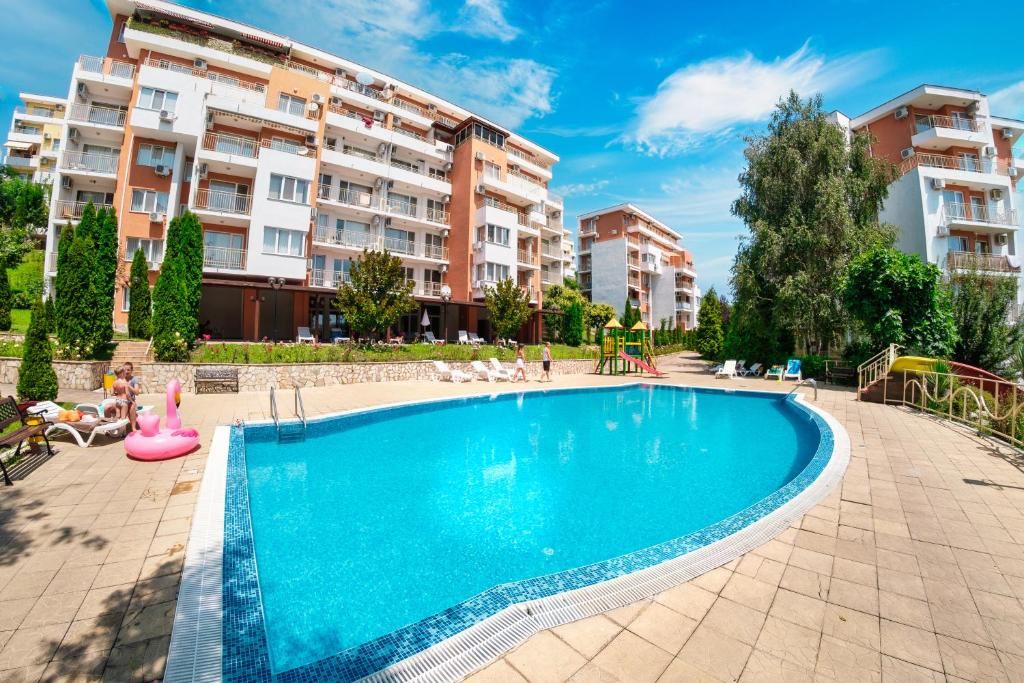 Spacious studio in Sveti Vlas with beautiful pool view – excellent investment by the sea