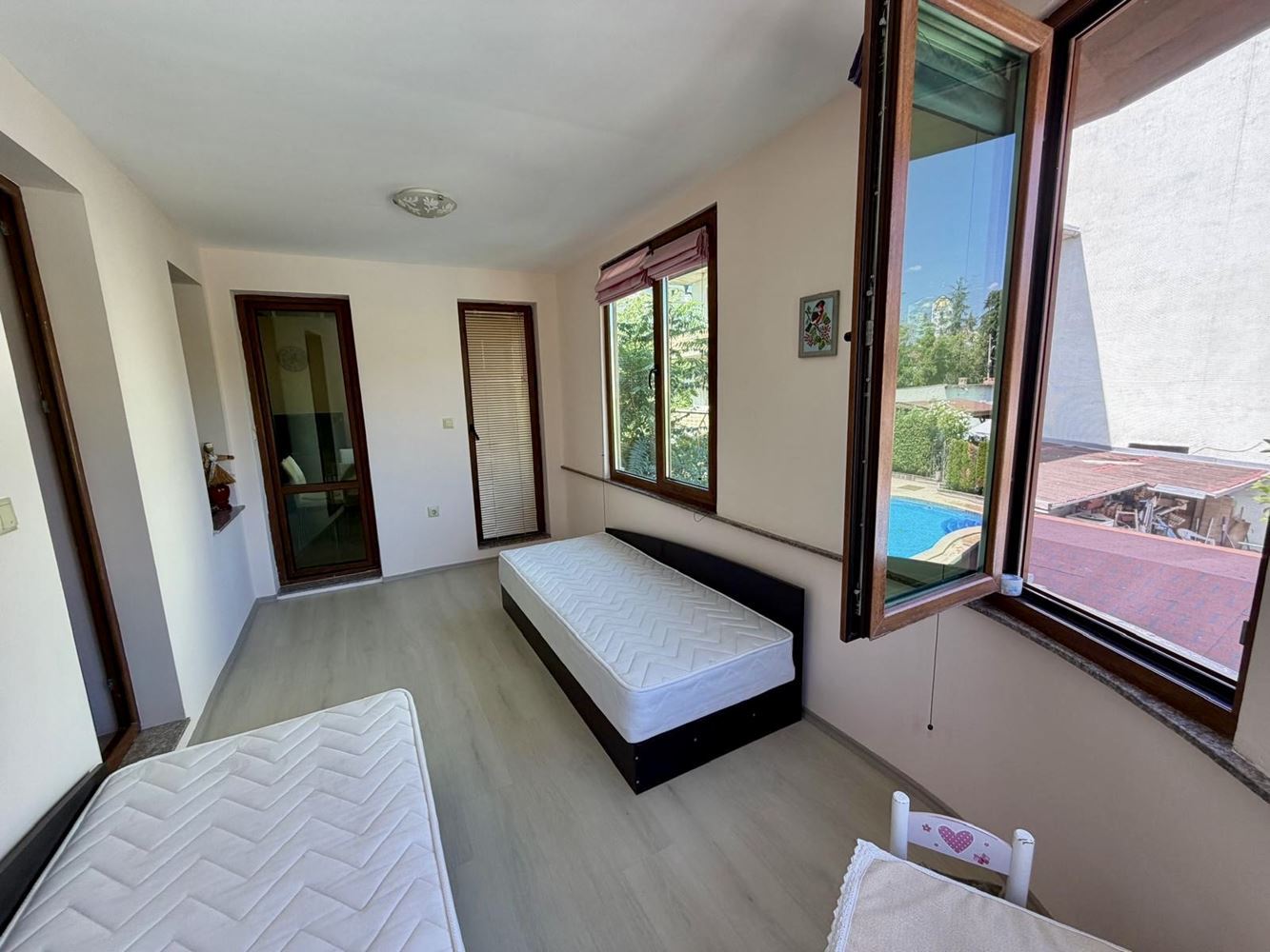 Sarafovo – Spacious One-Bedroom Apartment with Act 16, Minimal Maintenance Fee and Ready Furnishings