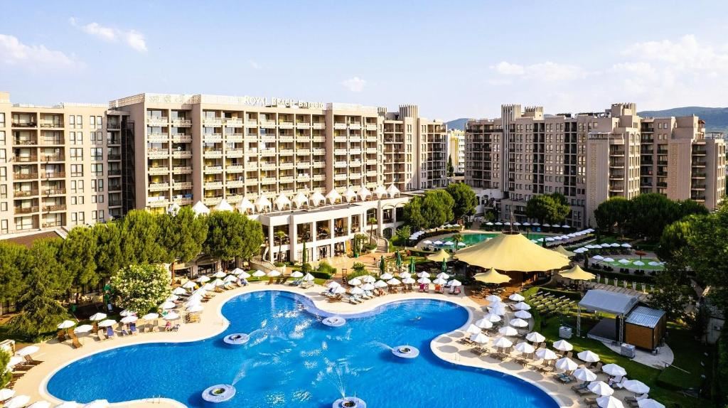 Exclusive studio with garden and direct pool access – 100 m from the sea in Sunny Beach