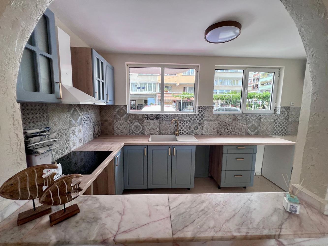 First-line sea property in Ravda – two-bedroom maisonette with sea view and private parking space