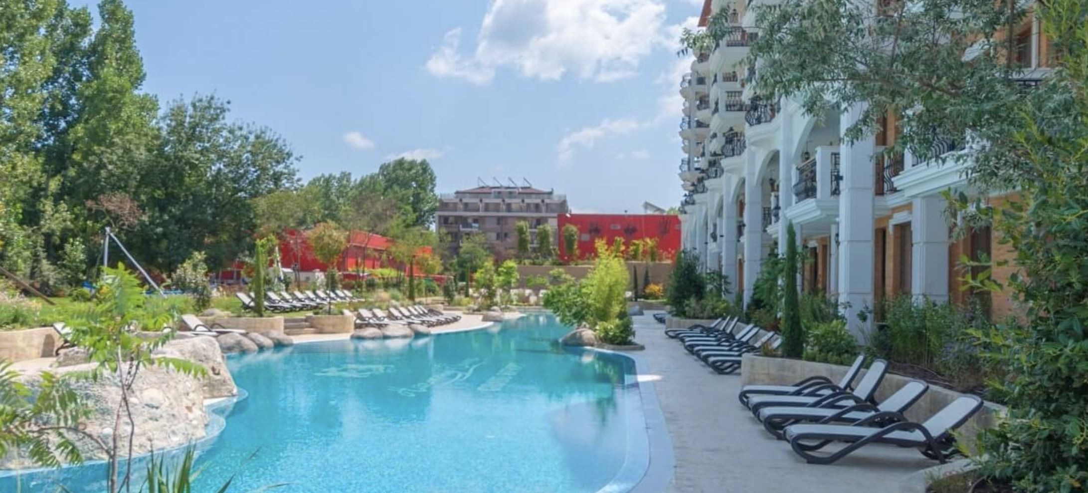One-Bedroom Apartment in a Luxury Complex in Sunny Beach with Impressive Swimming Pools and Relaxation Areas