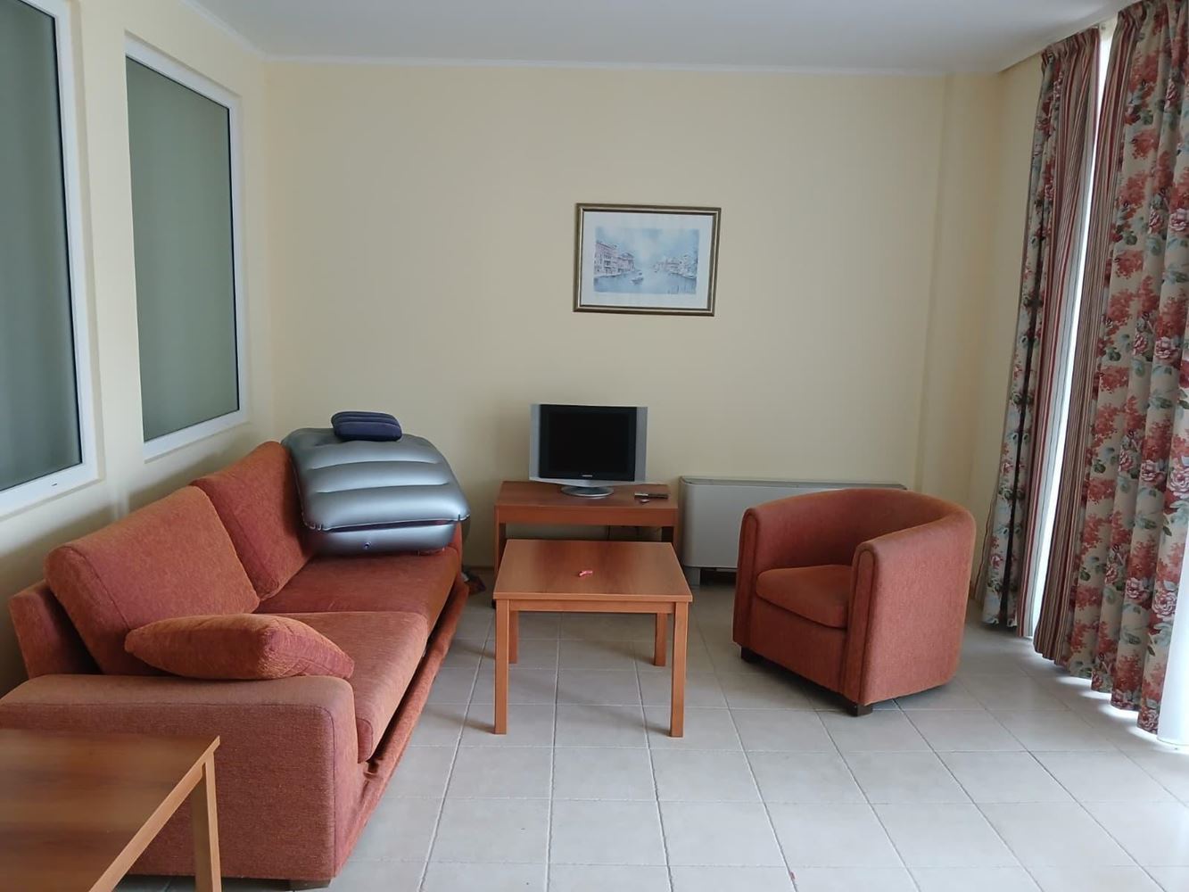 Attractive One-Bedroom Apartment on the First Line by the Sea in Pomorie – Comfort, Swimming Pools and Spa Facilities