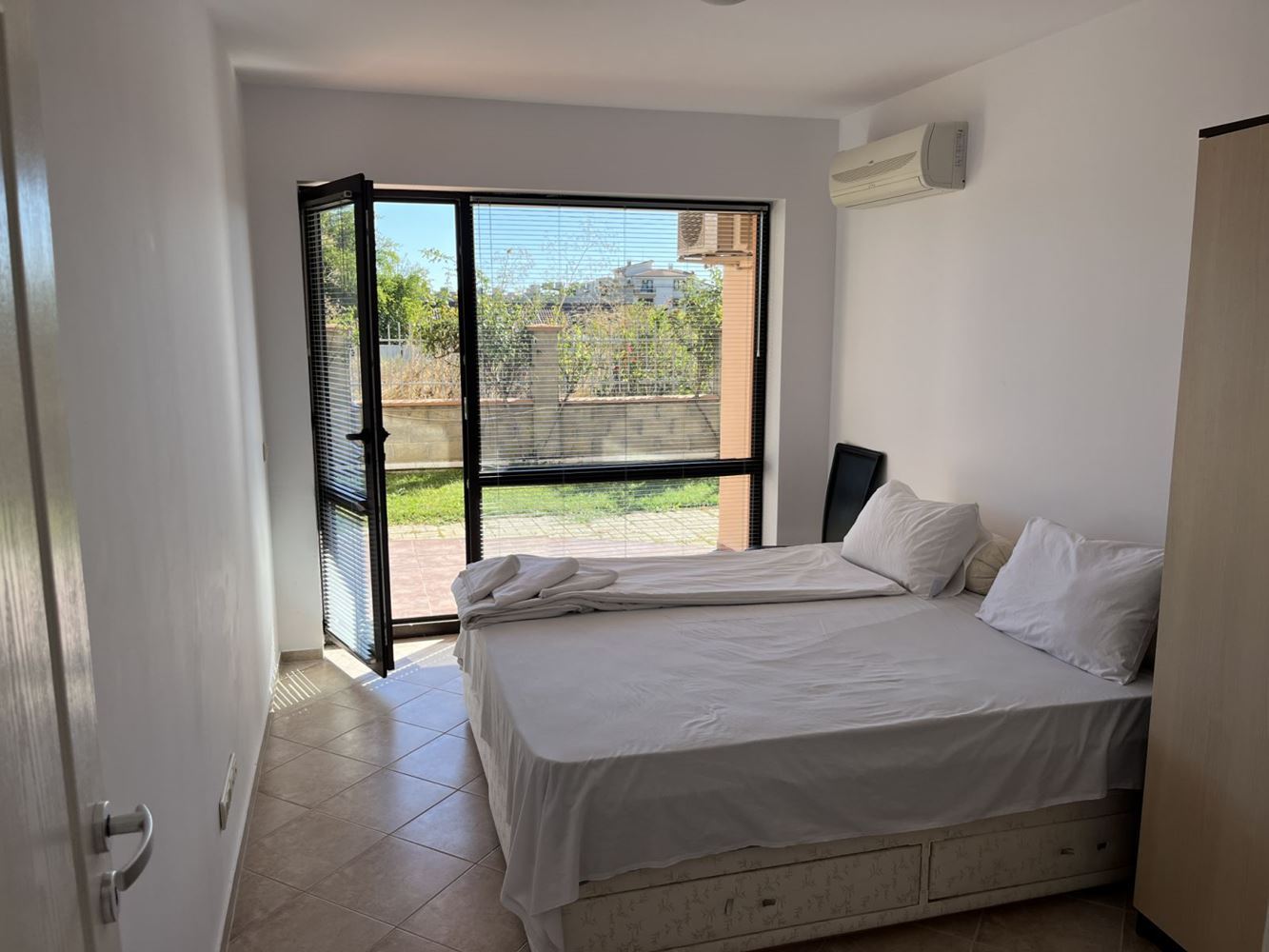 Furnished two-bedroom apartment in a complex in Ravda, ready to move in