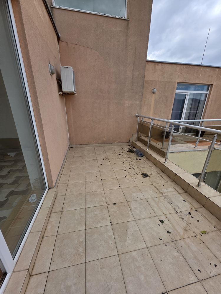 Three-room apartment with a huge terrace 500 m from the beach in Sunny Beach – 148 m² and excellent potential