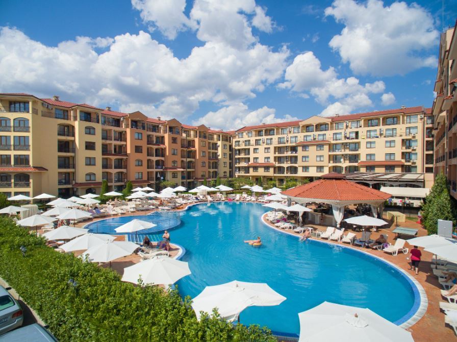 Sunny Beach: Spacious One-Bedroom Apartment with Pool View, 400 Metres from Cacao Beach