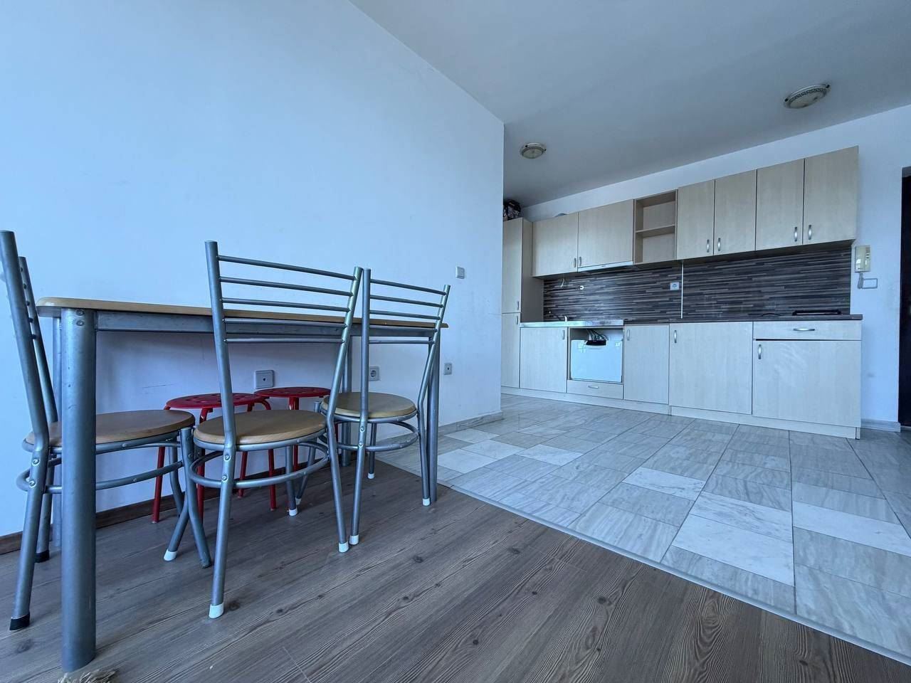 One-Bedroom Apartment on the First Sea Line in Pomorie – Panoramic Views of the Sea and Swimming Pool