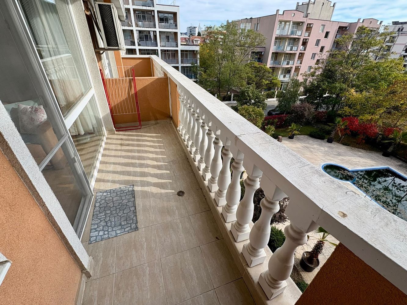 Sunny Beach – Cozy One-Bedroom Apartment with Pool View, Five Minutes from the Beach