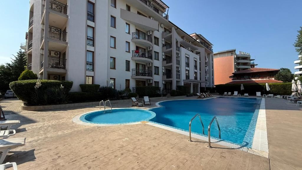 Spacious Studio with Pool View in Sunny Beach – Fully Furnished