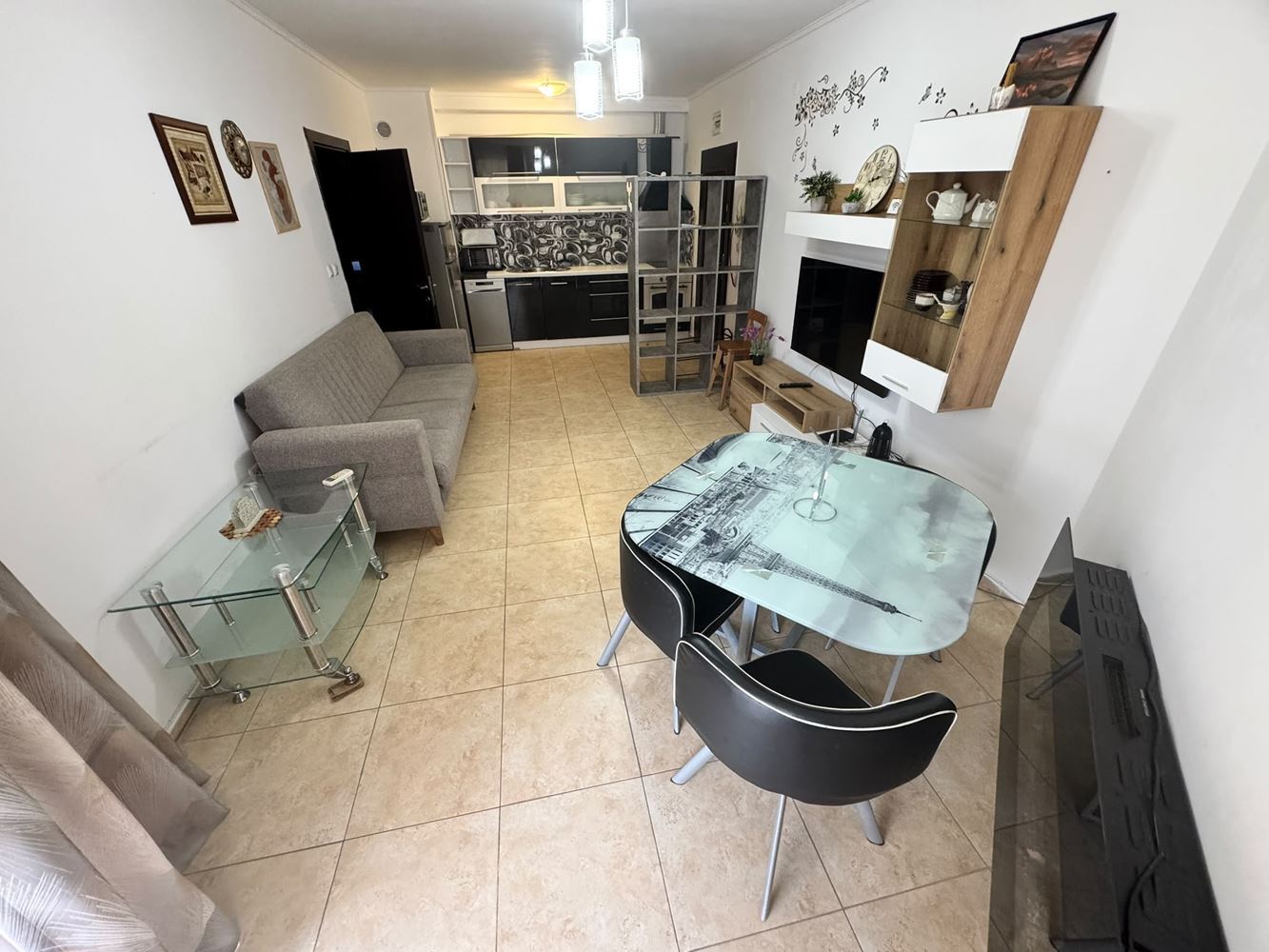 Spacious apartment with three bedrooms, its own atmosphere and excellent infrastructure in Nessebar