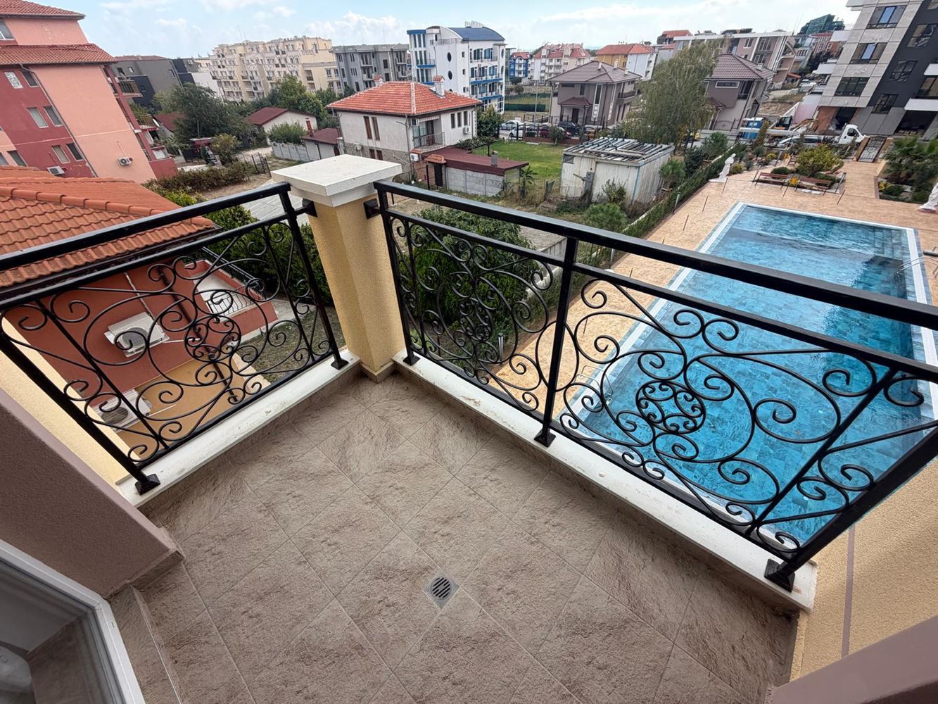 Apartment with 2 Bedrooms in a Modern Complex with Beautiful Green Surroundings in Ravda