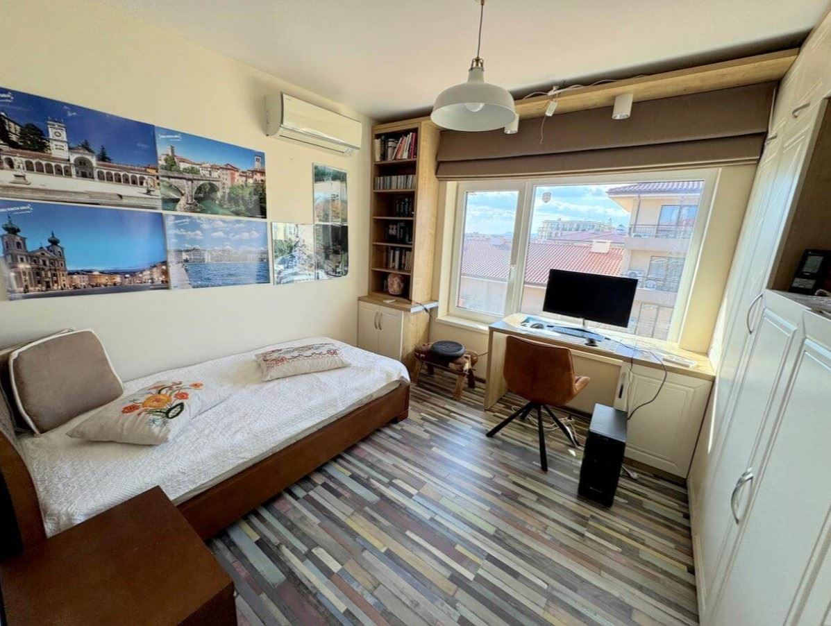 Apartment with three-bedroom in a prestigious gated complex in Saint Vlas – first line comfort and nature