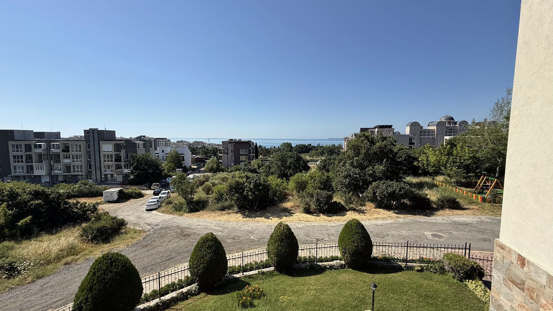 Spacious Two-Bedroom Apartment with Sea View and Low Maintenance Fee in Sveti Vlas