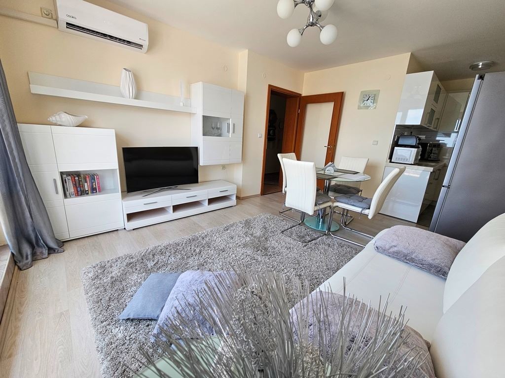 Luxury panoramic apartment on the first line of the sea with two bedrooms and an enormous terrace