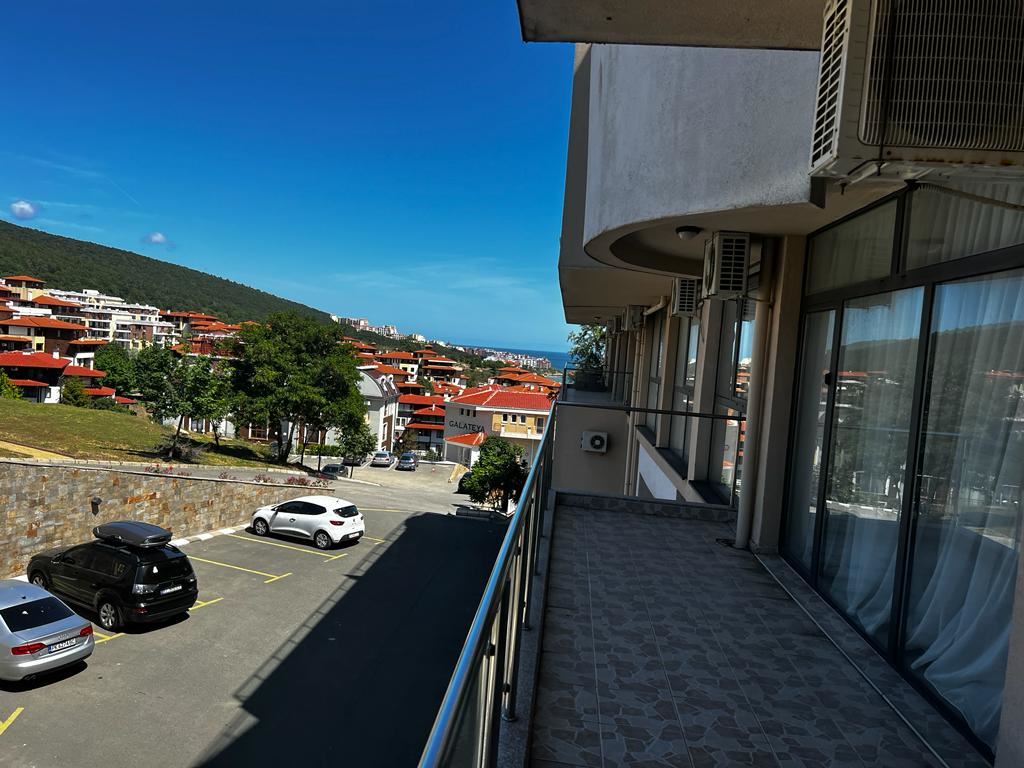 Cozy One-Bedroom Apartment with Panoramic Sea and Mountain Views in Sveti Vlas