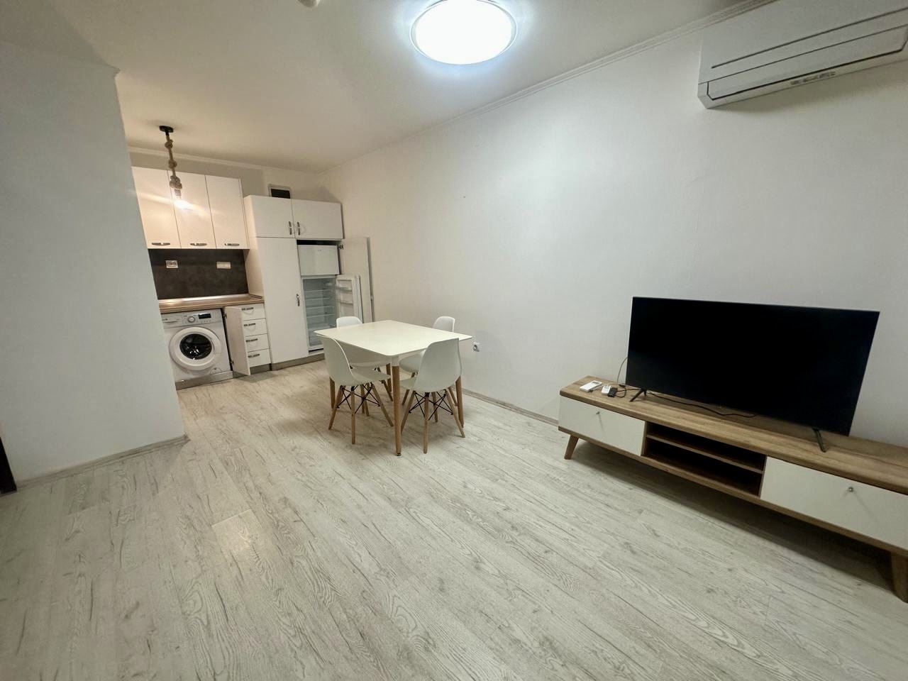 Spacious ground-floor studio with terrace and potential for a one-bedroom apartment – only 300 m from the sea