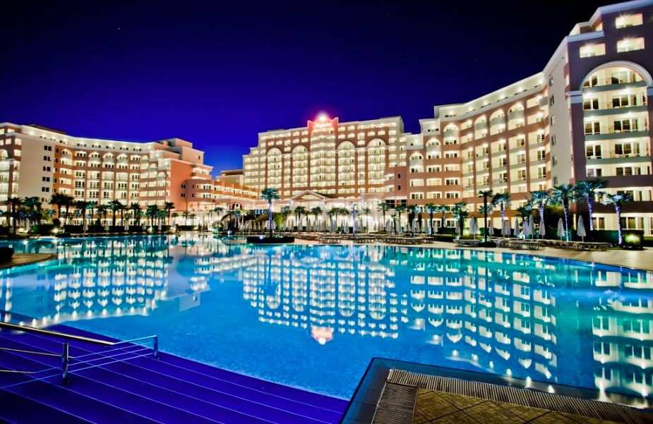 Luxury Seaside Apartment with Panoramic View in a Prestigious Complex in Sunny Beach