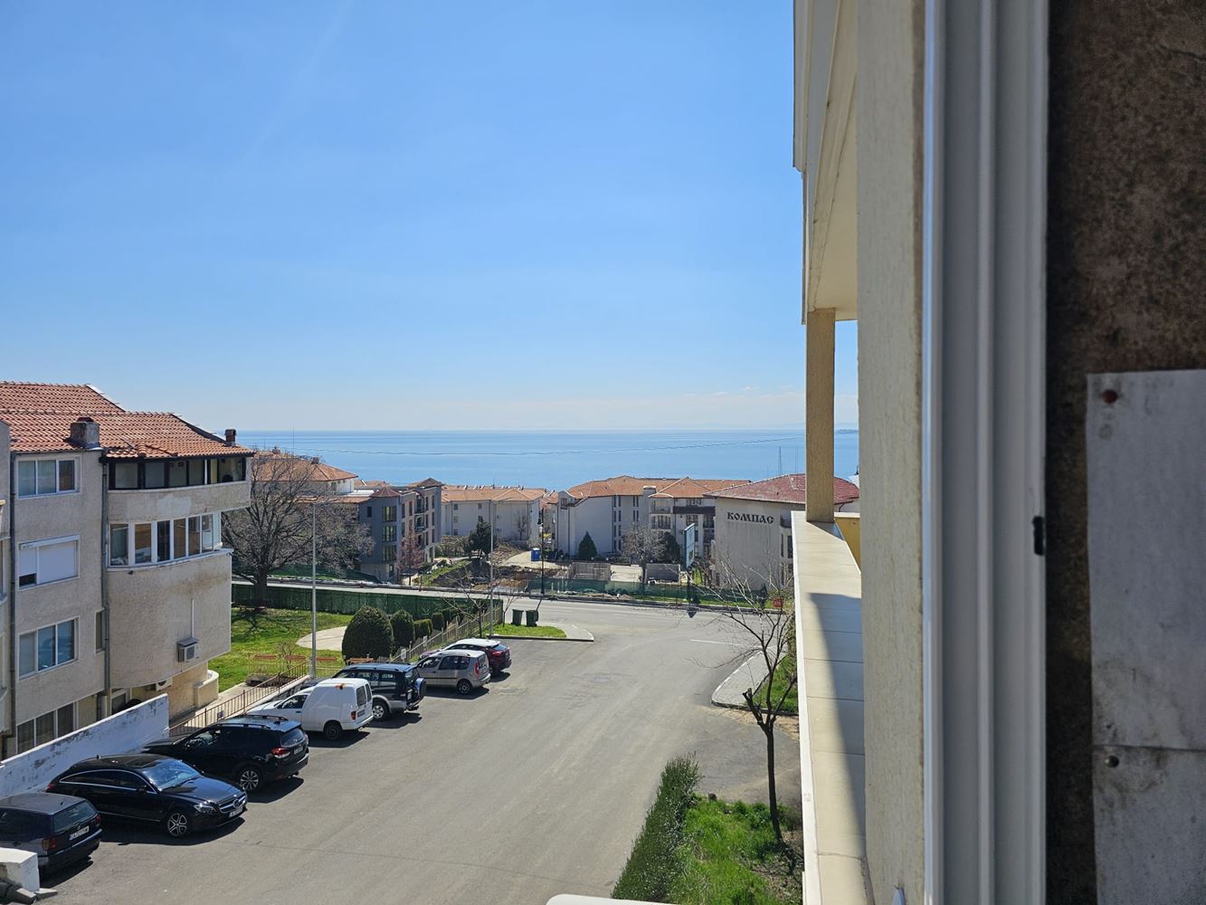 Studio with sea view in Sveti Vlas – with parking space and no maintenance fee
