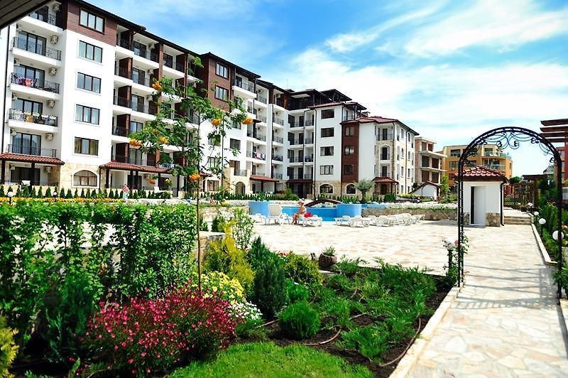Comfortable one-bedroom apartment with direct access to the pool in Nessebar – an exceptionally convenient offer
