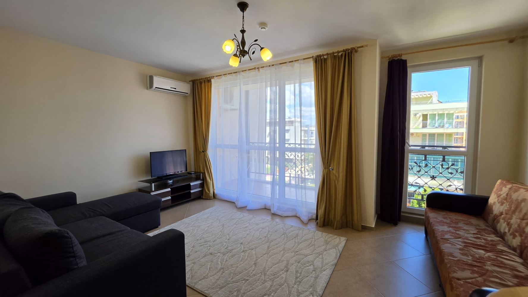 Cosy Studio with Excellent Amenities and Year-Round Living Potential in Sunny Beach