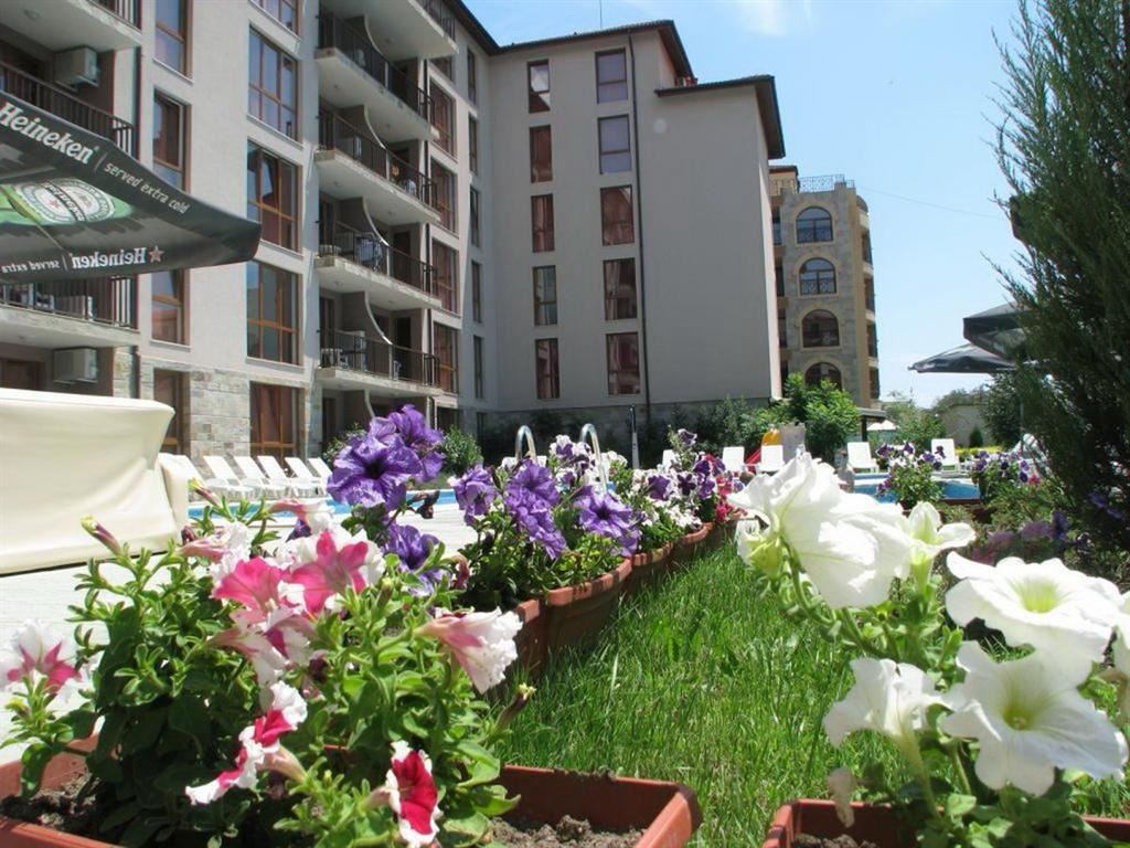 Apartment in a Complex in Sunny Beach with Swimming Pool, Restaurant and Low Maintenance Fee