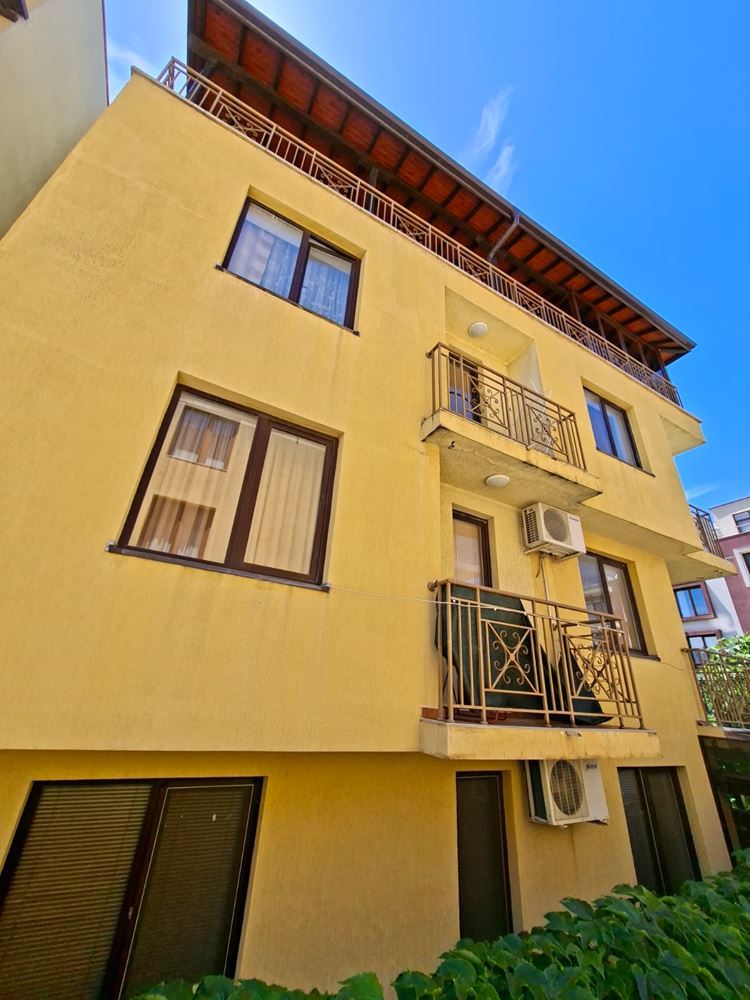 One-Bedroom Apartment in Sveti Vlas with No Maintenance Fee – Spaciousness, Comfort, and Close Proximity to the Sea