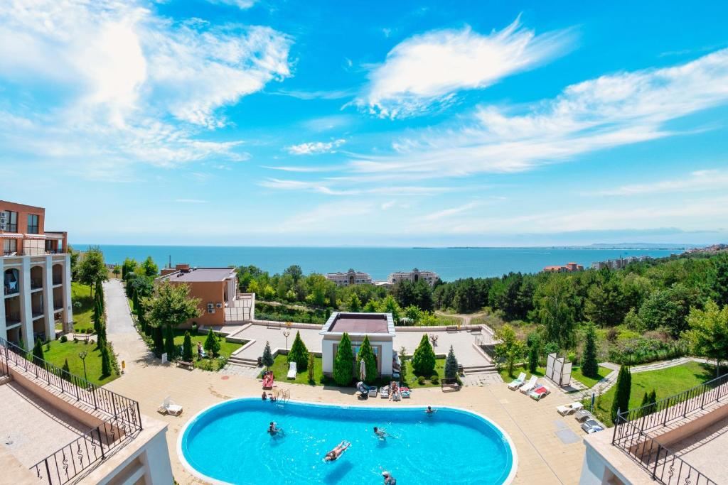 Cozy apartment in Sveti Vlas on the ground floor – sea, mountain and luxury complex