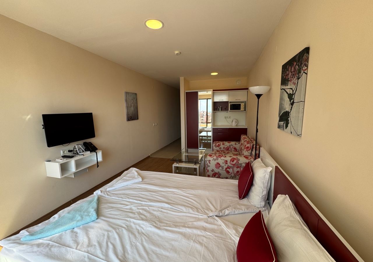 First-line studio with sea view in a luxury complex – fully furnished and ready to use