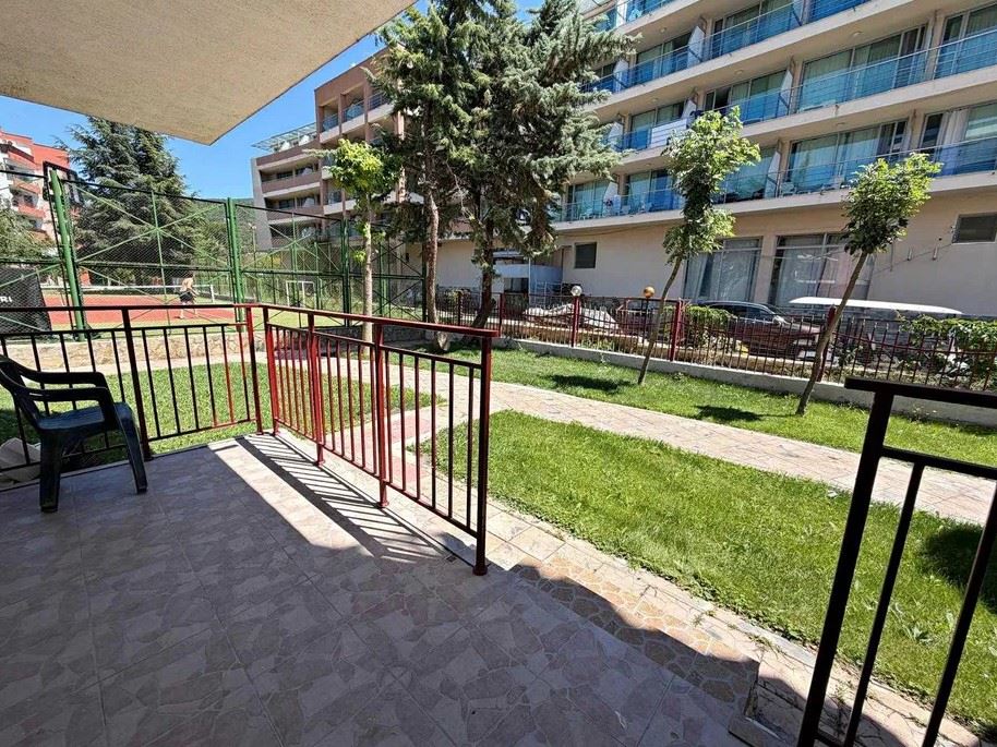 First-line apartment in Elenite – major renovation, residential electricity and direct beach access