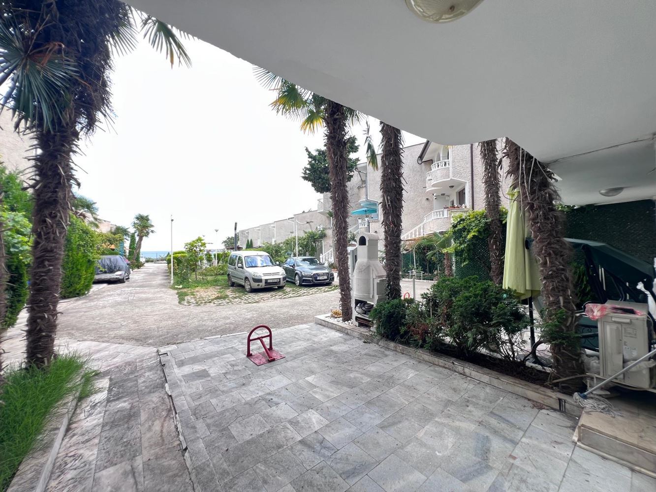 First-line sea property in Ravda – two-bedroom maisonette with sea view and private parking space