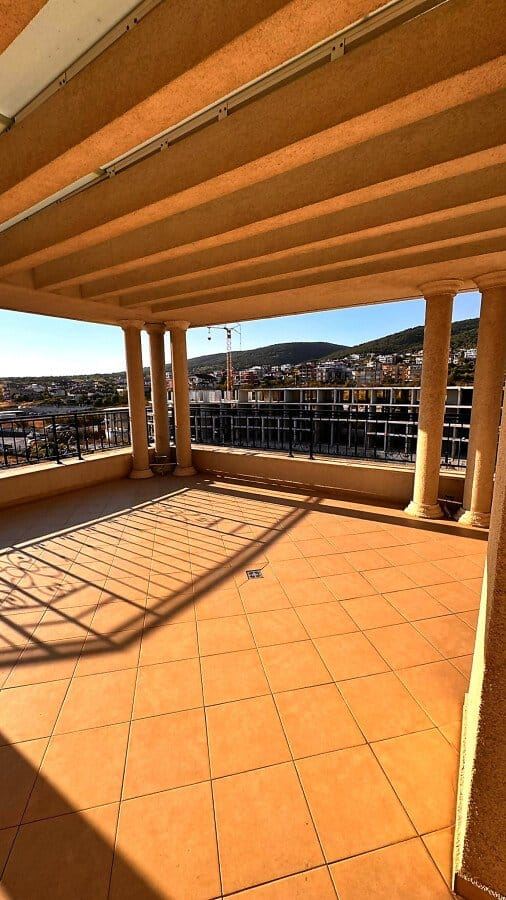 Luxury Two-Bedroom Apartment with Panoramic Views in Sveti Vlas