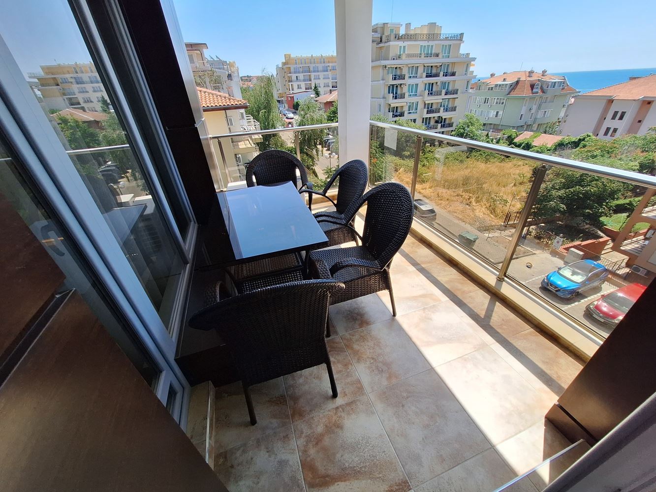 Spacious two-bedroom apartment with parking space only 200 meters from the sea in Sveti Vlas