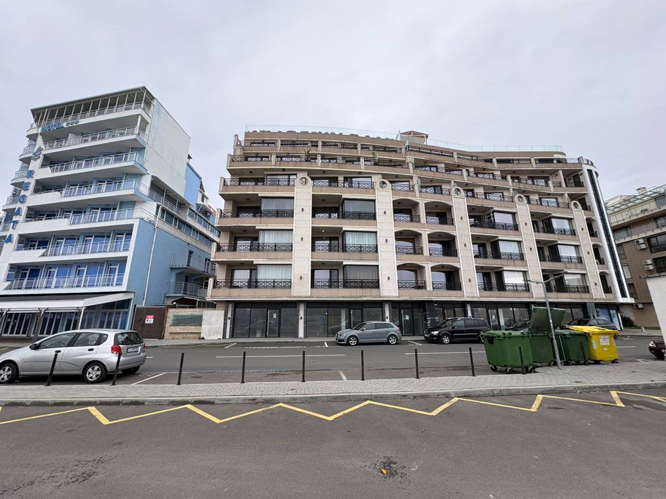 One-Bedroom Apartment on the First Sea Line with Panoramic Views and a Spacious Terrace