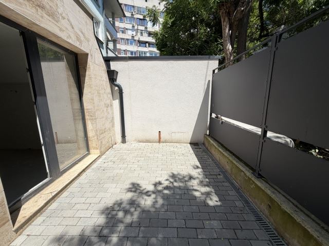 Two-bedroom apartment with private garden and two parking spaces in a new luxury building in the heart of Burgas