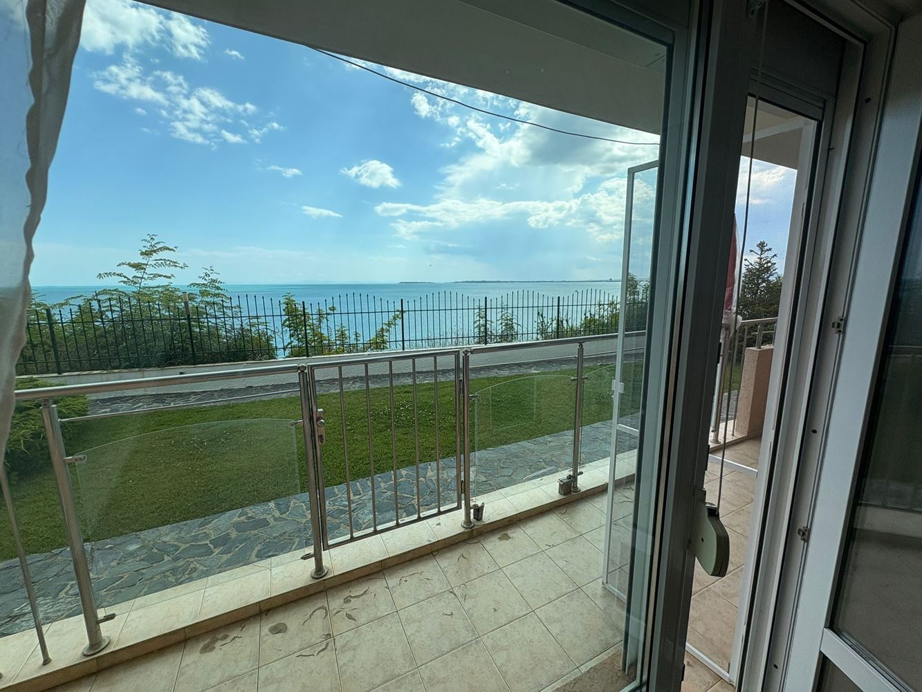 One-Bedroom Apartment with Direct Sea View in Sveti Vlas – Comfort, Tranquility and Resort Lifestyle