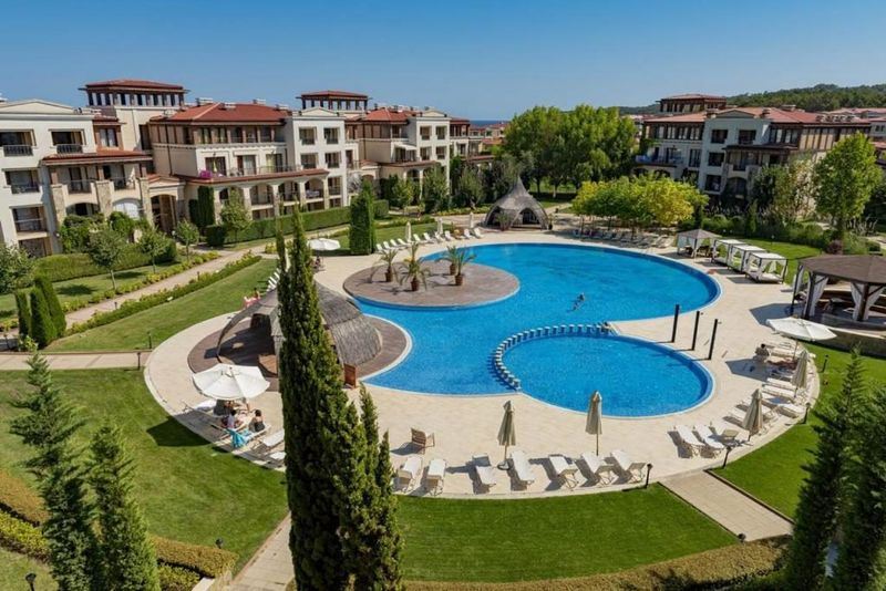 Sea views and coastal charm – furnished one-bedroom apartment on the first line in Sozopol