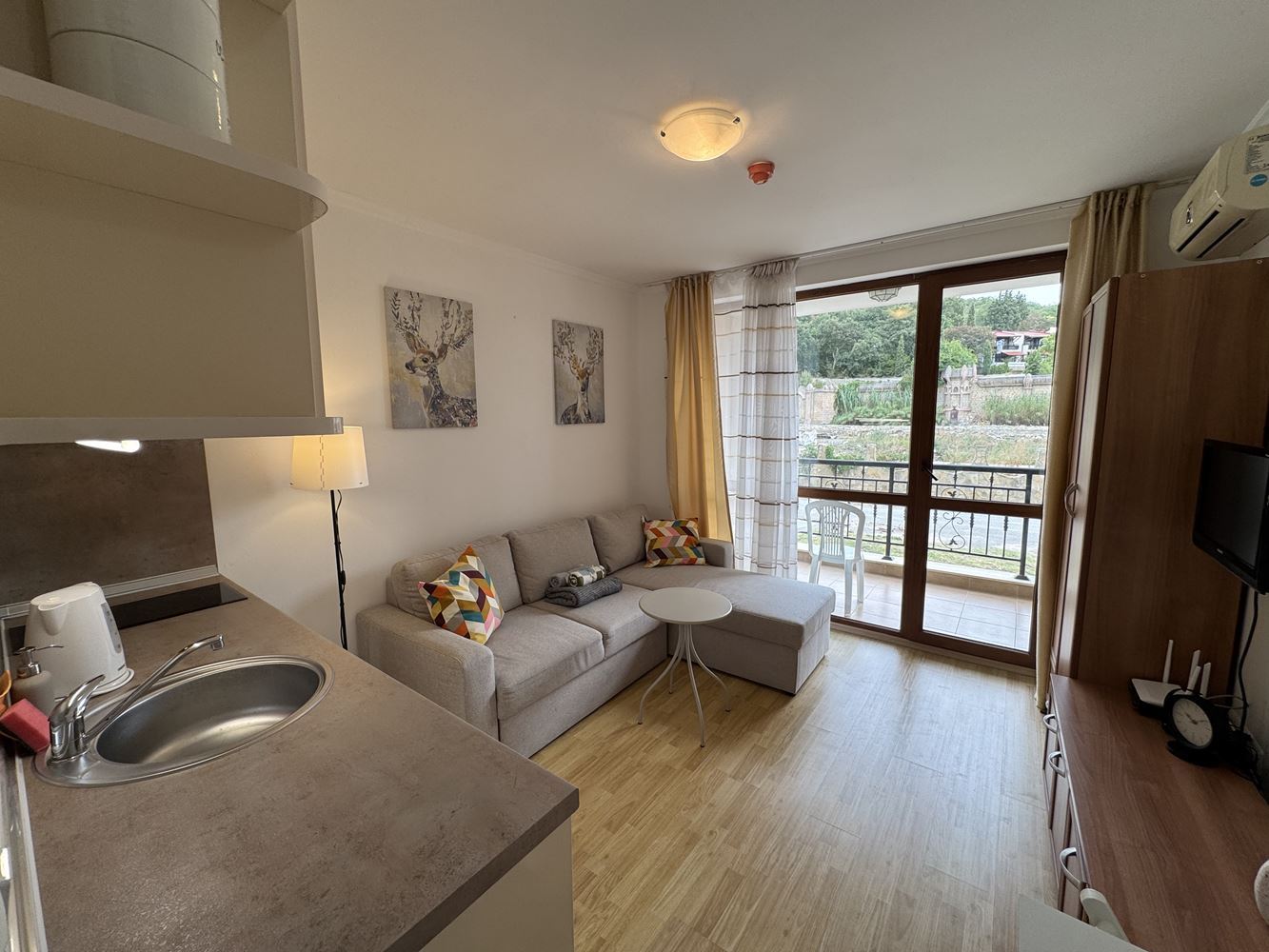 Cozy furnished studio in Elenite just steps from the sea
