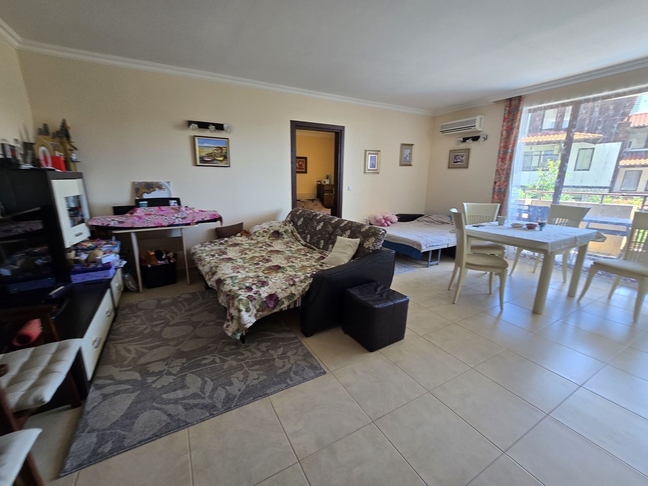 One-bedroom apartment in Sveti Vlas with direct access to the swimming pool – a quiet place for living and relaxation